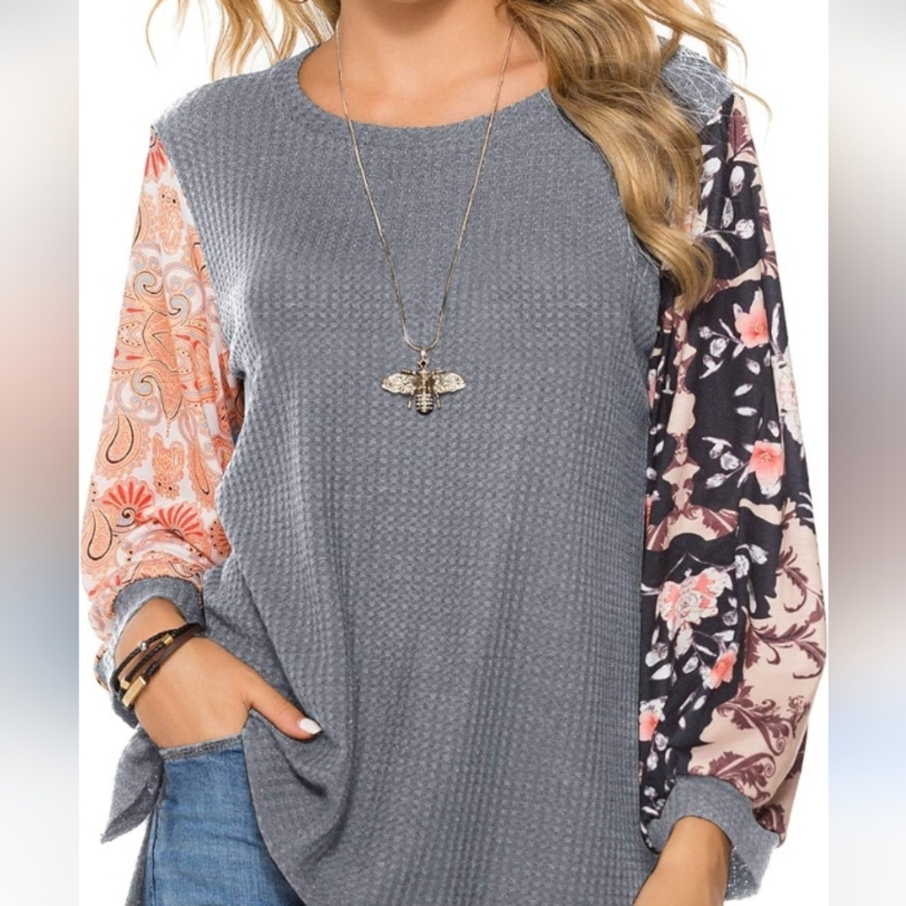 🦋Chic Gray Long Sleeve Top with Floral Sleeves Size Large